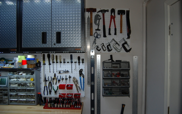 An example of the workspace of a pegboard organizer