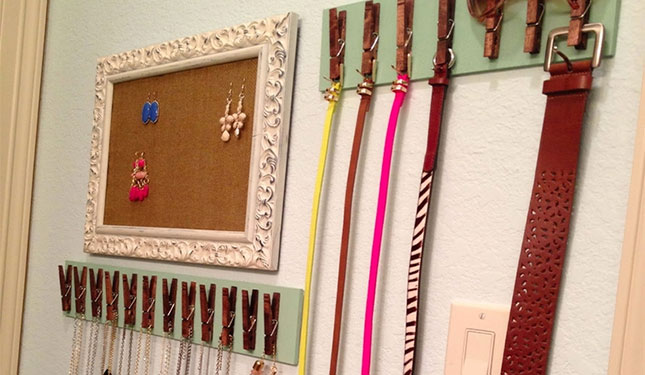 Necklace and belt organizer using clothespins