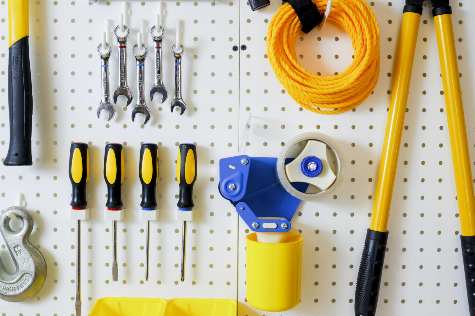 WallPeg 4 Medium Yellow Bins and 36 Assorted Flex Lock Peg Hooks For All  Standard Pegboard in the Pegboard & Accessories department at